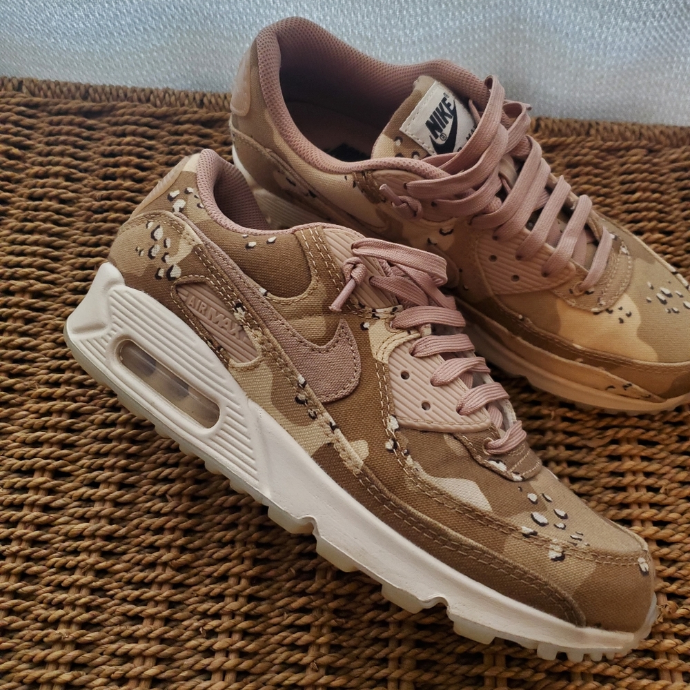 NIKE AIR MAX 90 CAMMO Size 9